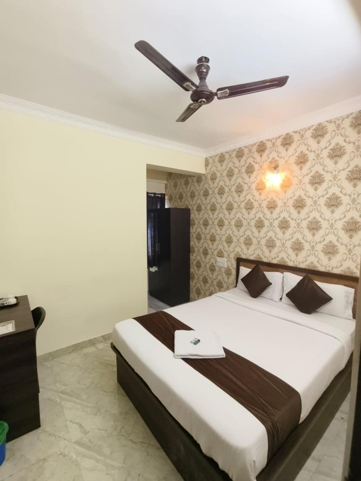 Hotel East Park Electronic City Bangalore Bilik gambar