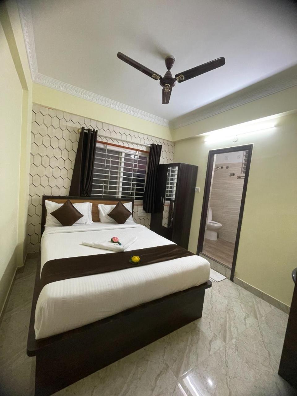 Hotel East Park Electronic City Bangalore Bilik gambar